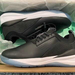 NEW CLOVE NURSE SHOES SIZE 9